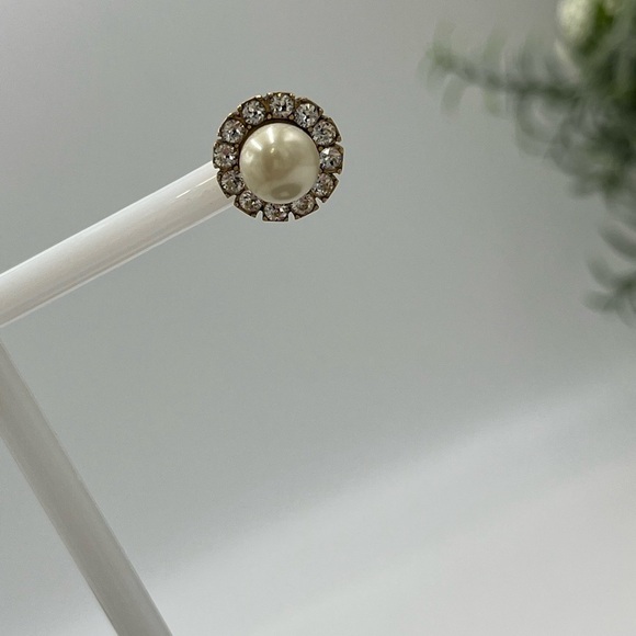 Marc Jacobs Small Strass Pearl in Cream & Antique Gold Studs - Picture 4 of 16